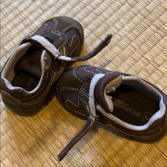 Rarely used OSHKOSH  👟 Genuine Kids non marking - Picture 2 of 8